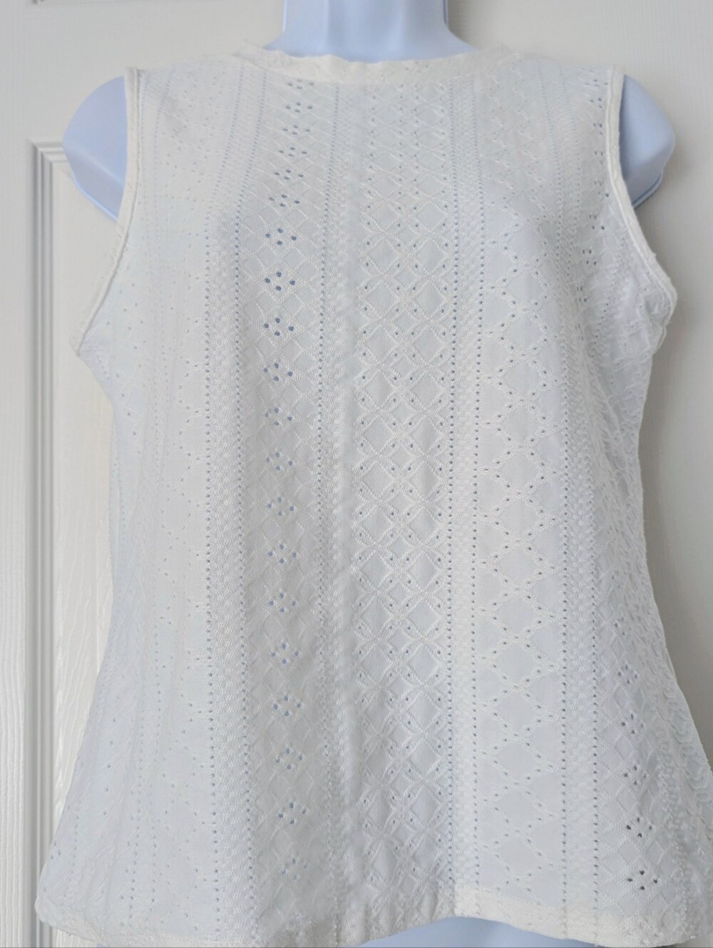 Source Unknown White Eyelet Sleeveless Tank
